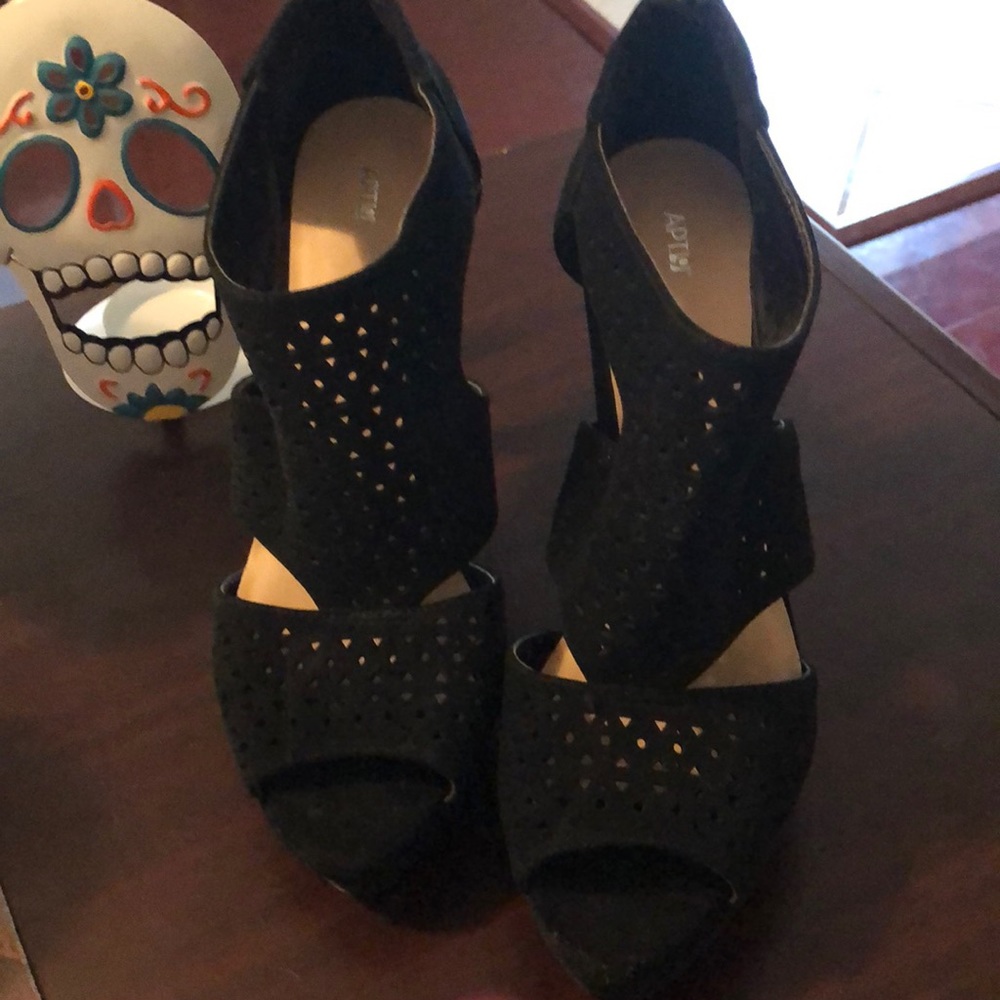 Heels - Picture 4 of 5
